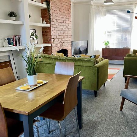 Contemporary 2 Bedroom Victorian Town House - Sleeps Up To 6 Kimberley  Zewnętrze zdjęcie