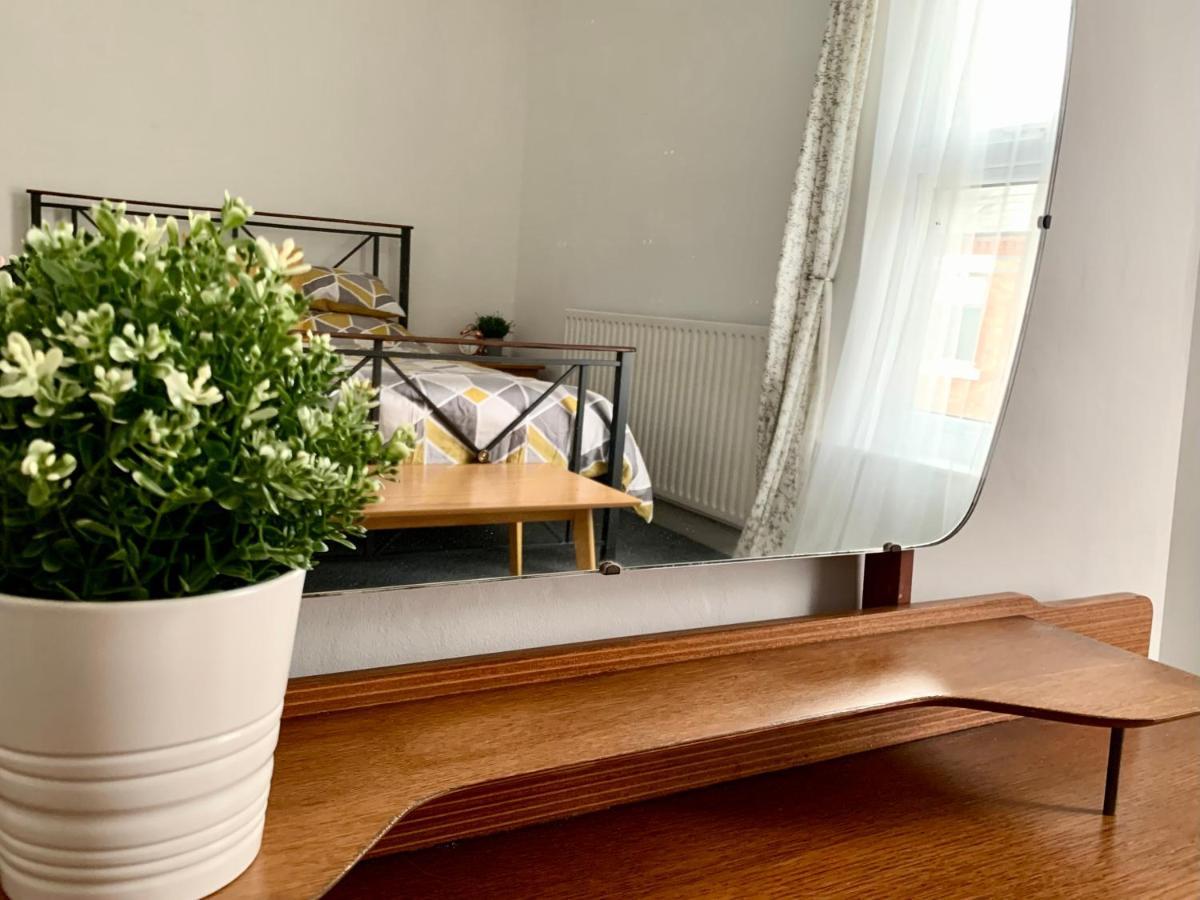 Contemporary 2 Bedroom Victorian Town House - Sleeps Up To 6 Kimberley  Zewnętrze zdjęcie